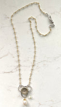 Load image into Gallery viewer, Tri Petal Pearl and Gold Necklace