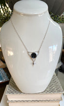 Load image into Gallery viewer, Tri petal Flower Button