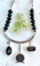 Load image into Gallery viewer, SALE/3 Flower Buttons