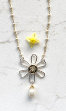 Load image into Gallery viewer, Bright Flower with Gold and Pearls Necklace