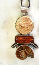Load image into Gallery viewer, Ammonite Fossil shell Necklace
