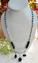 Load image into Gallery viewer, SALE/3 Flower Buttons