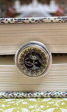 Load image into Gallery viewer, Antique Picture Button Ring