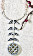 Load image into Gallery viewer, SALE/Beige Flower Drop Necklace