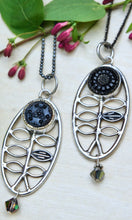 Load image into Gallery viewer, Flower Fun Pendant Necklace