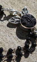 Load image into Gallery viewer, Flower Button Clasp Bracelet - Black