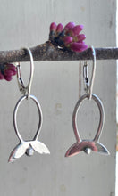 Load image into Gallery viewer, Oval leaf earrings
