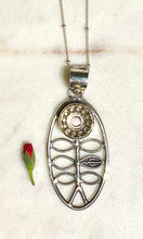 Load image into Gallery viewer, Flower Fun Pendant Necklace 20&quot;
