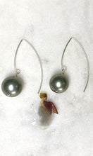 Load image into Gallery viewer, Soft Green &quot;Pearl&quot; Earrings
