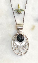 Load image into Gallery viewer, Folk Pendant Necklace With Black Button
