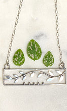 Load image into Gallery viewer, Boxed Vine Necklace
