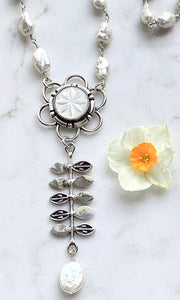 Happy Flower White Pearl Necklace
