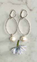 Load image into Gallery viewer, Elegant Pearl Earrings
