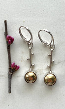 Load image into Gallery viewer, Budding brass Earrings
