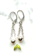 Load image into Gallery viewer, Swing Short Earrings
