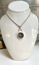 Load image into Gallery viewer, Flower Antique Picture Button Necklace
