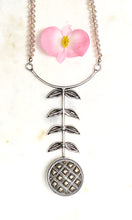 Load image into Gallery viewer, SALE/Beige Flower Drop Necklace
