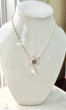 Load image into Gallery viewer, Bright Flower with Gold and Pearls Necklace
