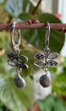 Load image into Gallery viewer, Leafy Pearl Earrings
