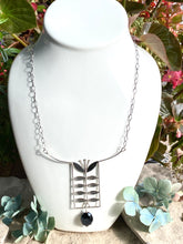 Load image into Gallery viewer, Folk Leaves Flower Necklace
