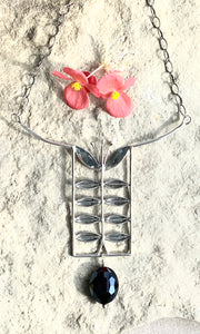 Awesome Folk Leaves Flower Necklace