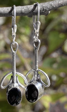 Load image into Gallery viewer, Black Oval Flower Earrings
