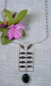 Awesome Folk Leaves Flower Necklace