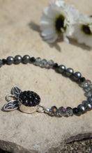 Load image into Gallery viewer, Flower Button Clasp Bracelet - Grey
