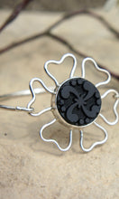 Load image into Gallery viewer, Button Flower Bangle - Black Bracelet
