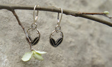 Load image into Gallery viewer, Folk Leaf Earrings
